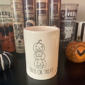RAE DUNN HALLOWEEN 🎃  TRICK OR TREAT CANDLE